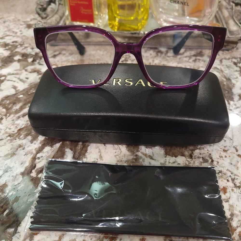 Versace - Picture 4 of 5